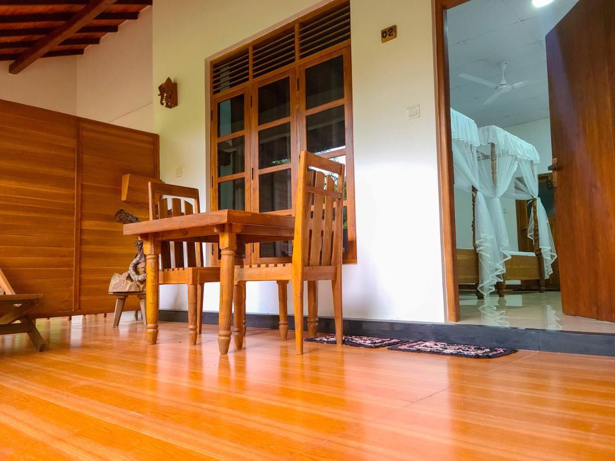 Woodholic Homestay 시기리야 외부 사진