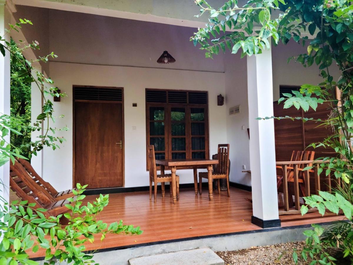 Woodholic Homestay 시기리야 외부 사진