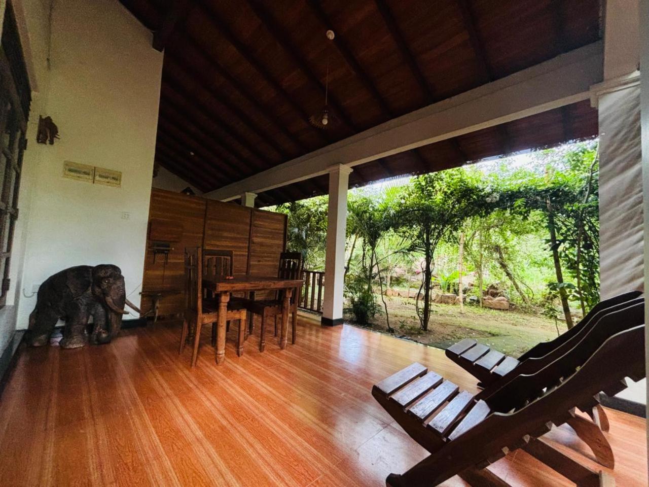 Woodholic Homestay 시기리야 외부 사진