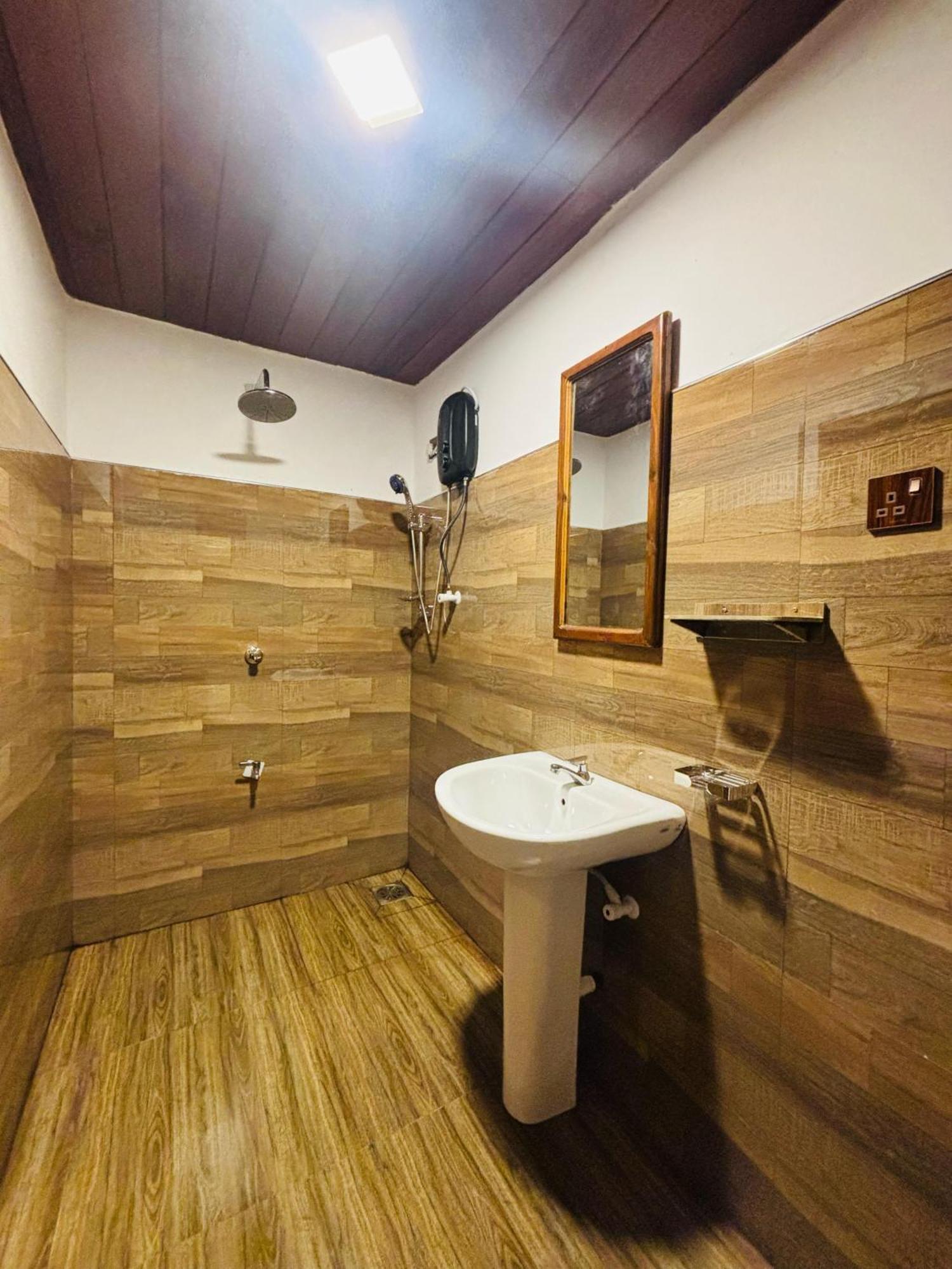 Woodholic Homestay 시기리야 외부 사진
