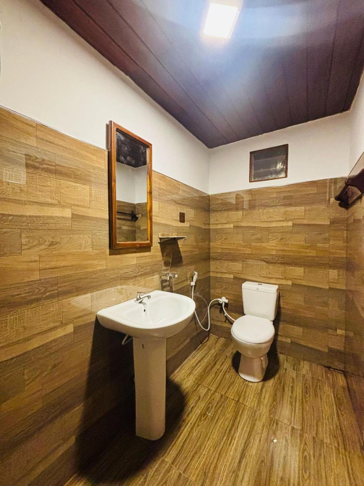 Woodholic Homestay 시기리야 외부 사진