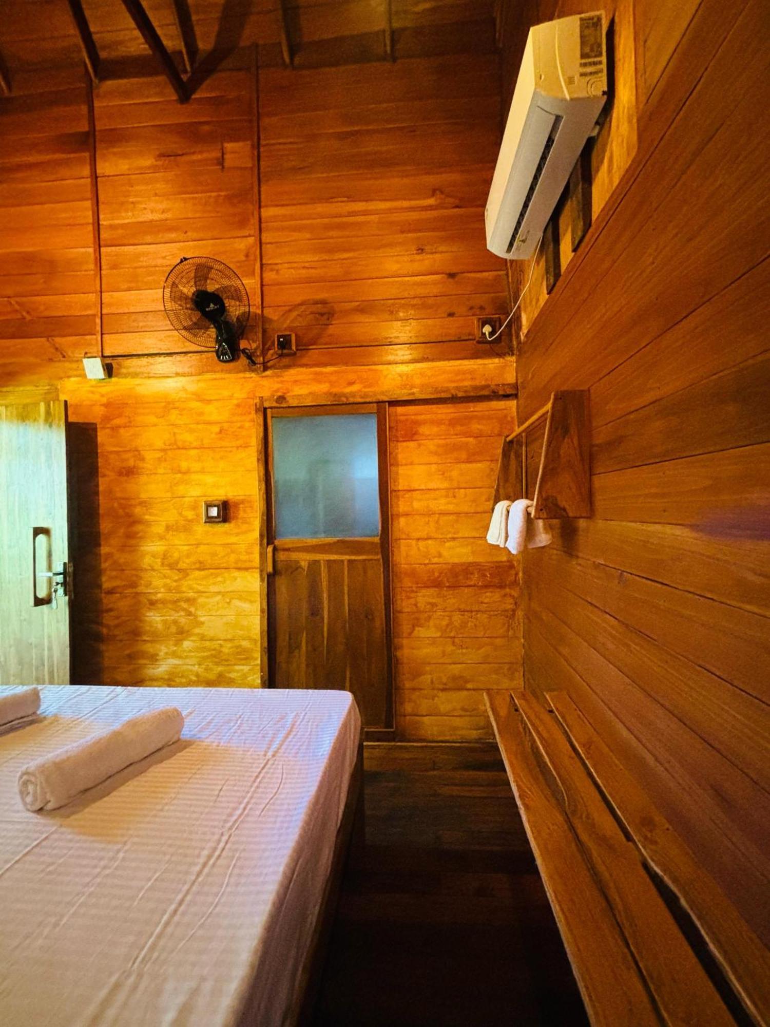 Woodholic Homestay 시기리야 외부 사진
